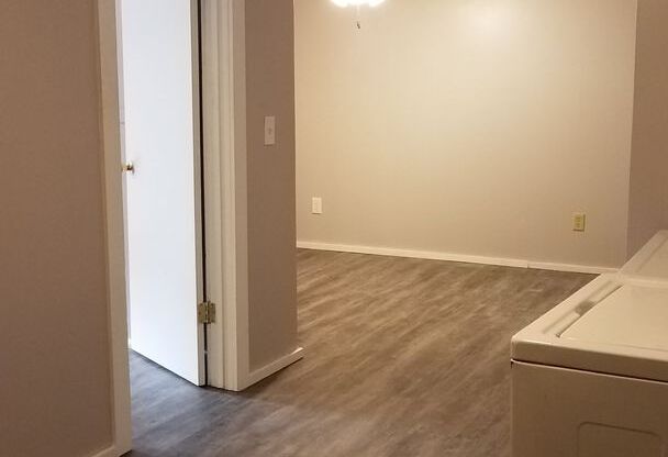 2 beds, 1 bath, $1,300