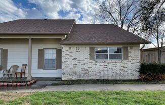 Charming 1-Bedroom Quad in Fort Worth – 800 Sq. Ft.