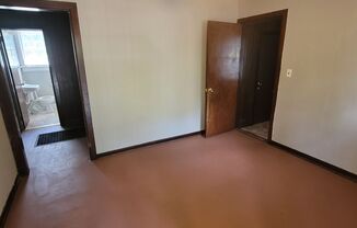 2 beds, 1 bath, $995