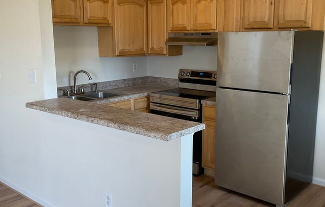 2 beds, 1 bath, $995, Unit L