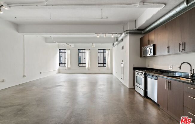 1 bed, 1 bath, 890 sqft, $2,700, Unit 405