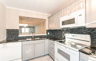 3 beds, 2 baths, $2,450, Unit Unit 122