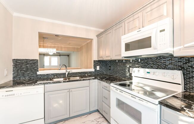 3 beds, 2 baths, $2,450, Unit Unit 122