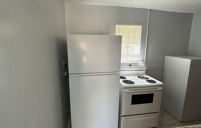 2 beds, 1 bath, 1,140 sqft, $950