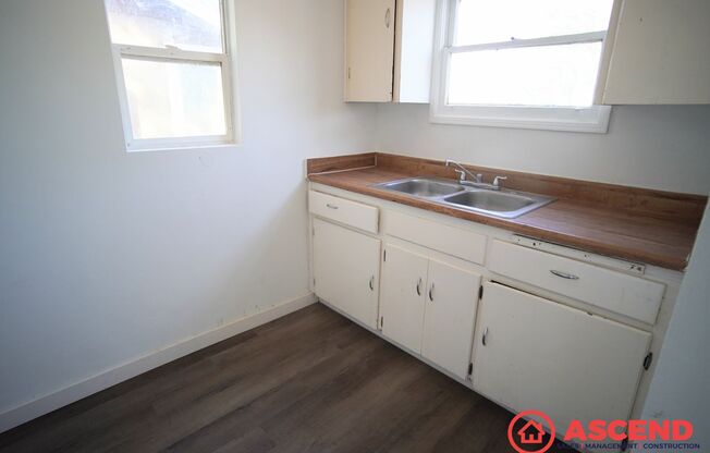 1 bed, 1 bath, 450 sqft, $850, Unit 214 Beardsley Ave #11