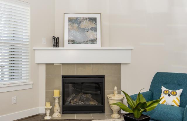 Sexton Mountain 2 bed/2.5 bath Townhome 2 Car Garage + Wood Floors + A/C + W/D Included !