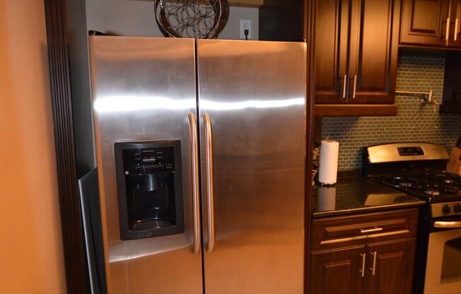 2 beds, 2 baths, $2,200, Unit # 137