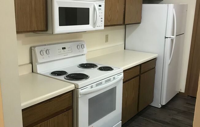 3 beds, 1 bath, 1,040 sqft, $1,695, Unit 3172-301