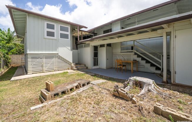 1 Bed 1 Bath IN LOWER PALOLO 31 SOLAR PANELS AVAILABLE NOW!