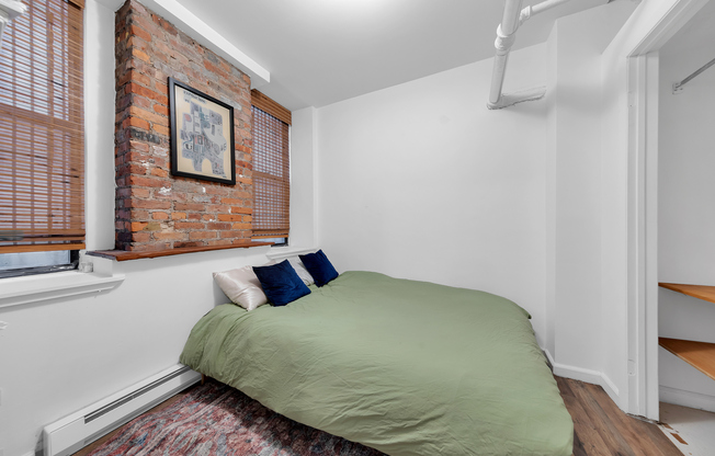 224 E 11 ST