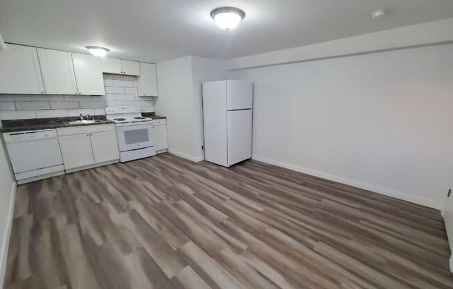 Studio, 1 bath, 400 sqft, $995, Unit 1213 - 21