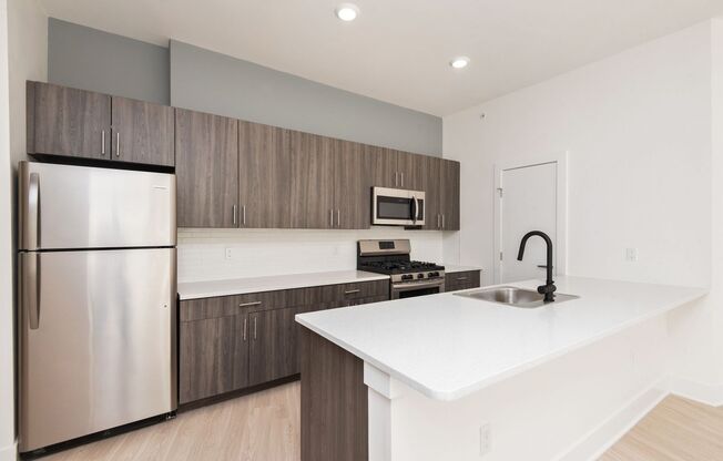 1 bed, 1 bath, 596 sqft, $2,450, Unit 504