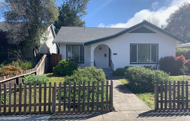 Memorial Hospital 2 bedroom 2 bathroom home -All Utilities Included.