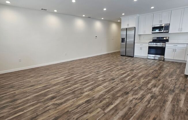 1416-1418 E. Windsor Rd.