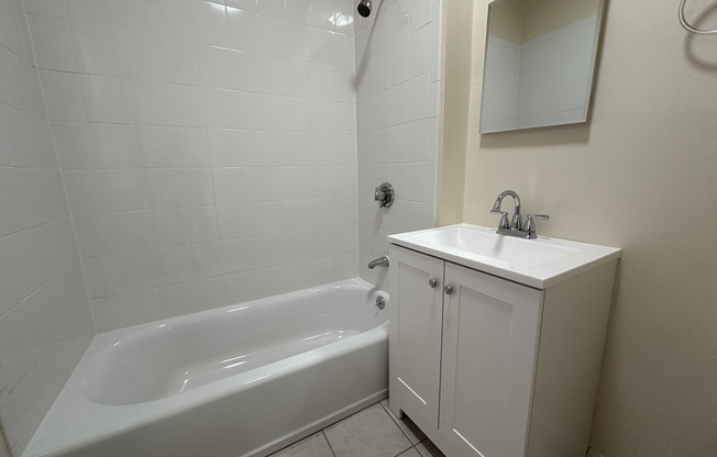 1 bed, 1 bath, 450 sqft, $2,300, Unit 8