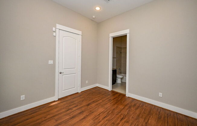 955 W 24 ST