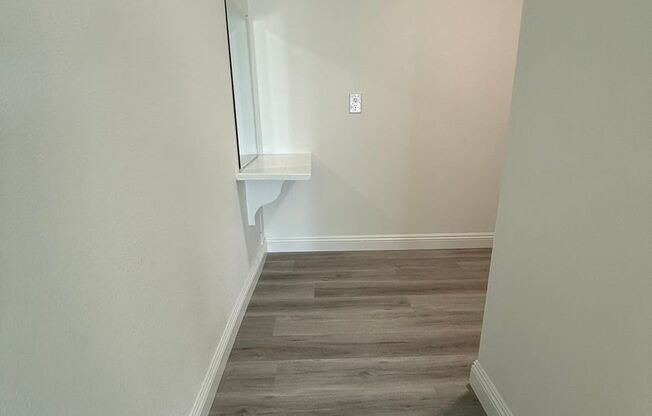 2 beds, 1 bath, 850 sqft, $2,325, Unit 9185-10