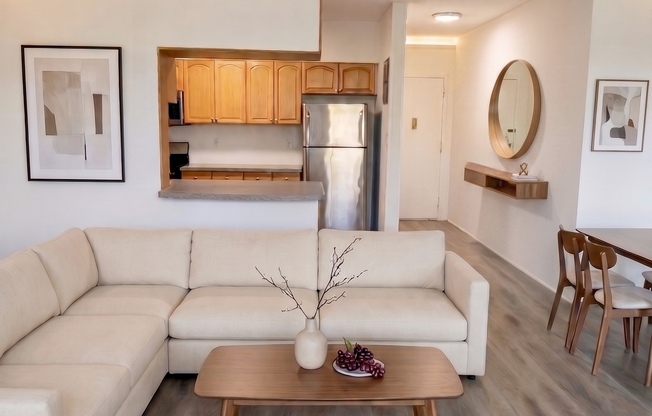 2 beds, 1 bath, $6,400, Unit 2B