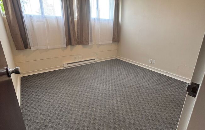 Upgraded 2 Bedroom 2 Bath Close to Downtown Eugene