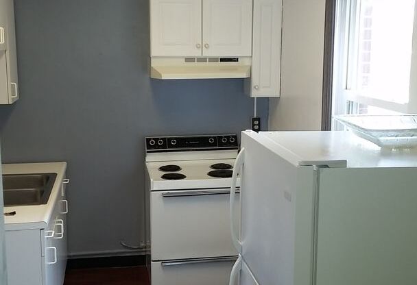 2 beds, 1 bath, $1,600, Unit 2