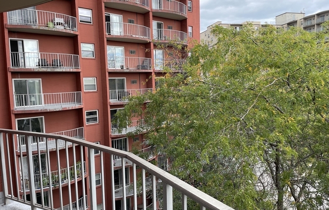 2 beds, 2 baths, 1,093 sqft, $2,400, Unit 613