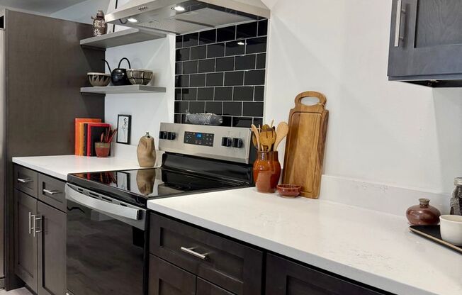 2 beds, 2 baths, 1,032 sqft, $1,700, Unit 123 Boneset Ave. Apt 3