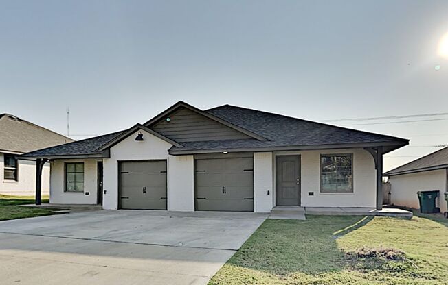 2 Bedroom 1 Bath Duplex Located Off Broadway Extension - Easy Access To Edmond/Downtown