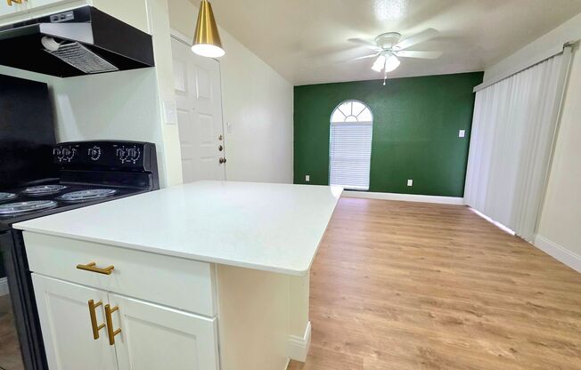 1 bed, 1 bath, 617 sqft, $899