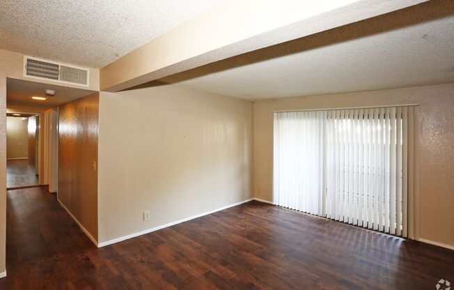 2 beds, 1 bath, 861 sqft, $1,725, Unit 47