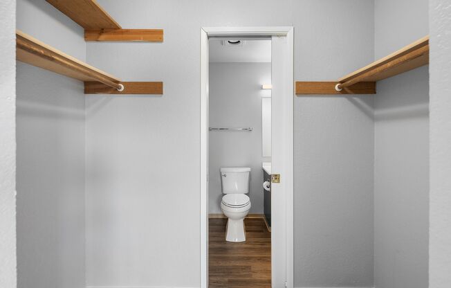 2 beds, 1.5 baths, 860 sqft, $2,250, Unit 404