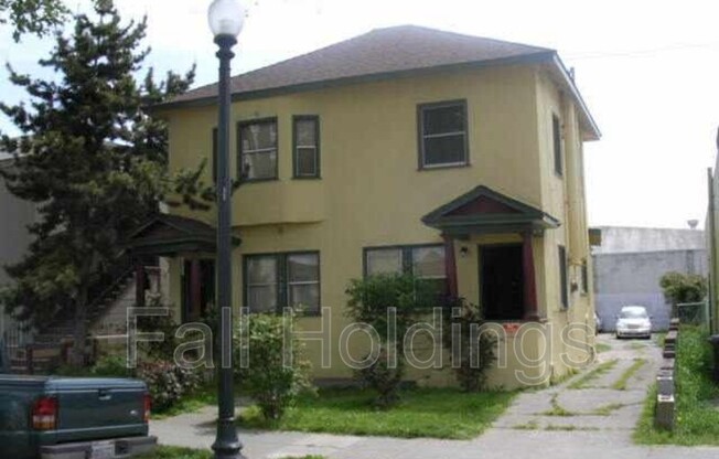 1438 ALCATRAZ AVE