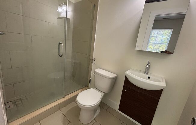 3 beds, 3 baths, 823 sqft, $1,895, Unit Unit 21
