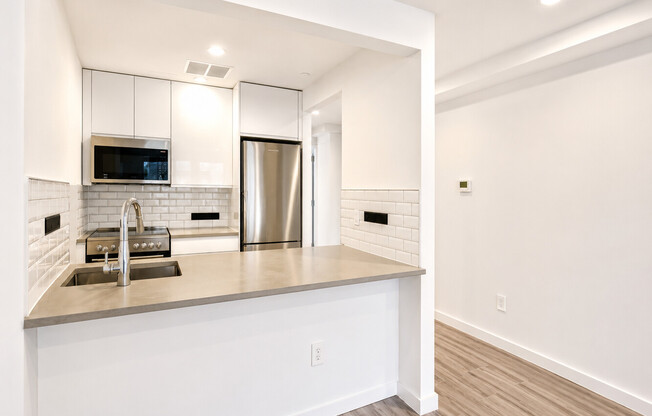 1 bed, 1 bath, $3,350, Unit 4A