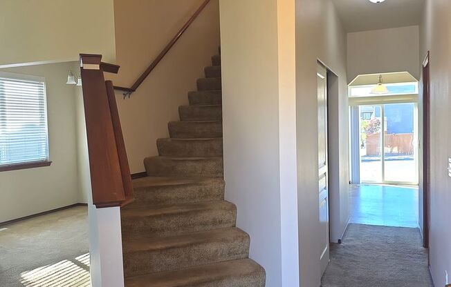 East Hill Kent 4 bedroom 2.5 bathroom with 2 car garage.  Available NOW!!