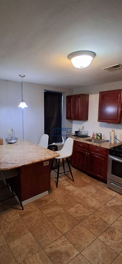 142 RIPLEY PL