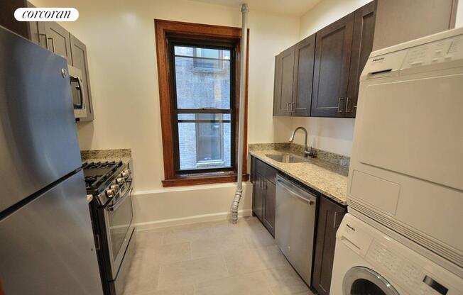 3 beds, 1 bath, $3,650, Unit 22