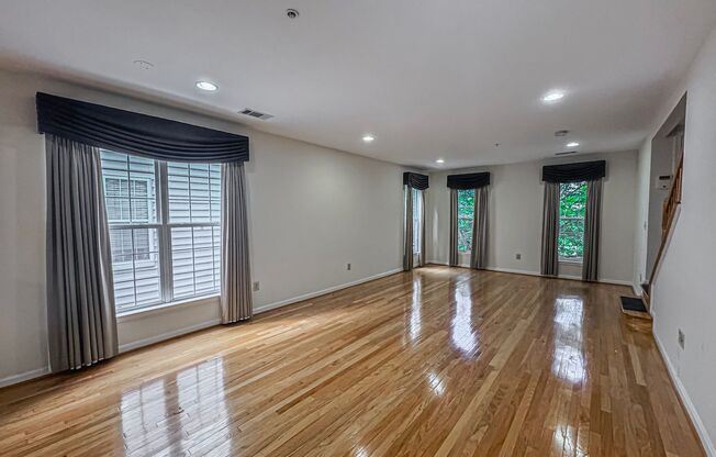 Beautiful 2 Bed 2 Bath End-Unit Townhome In Desired And Convenient Westwood Village