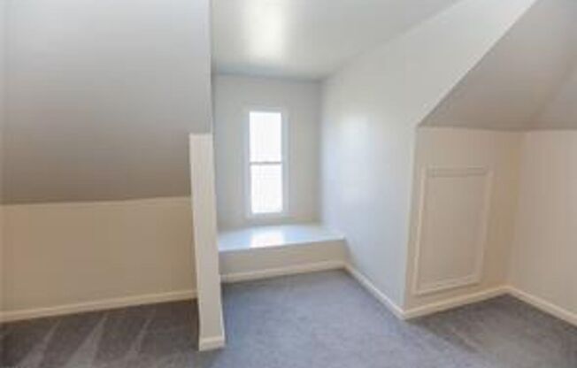 2 beds, 1 bath, $1,350, Unit 2