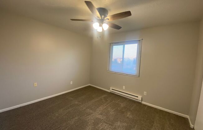 2 beds, 1 bath, $795, Unit 1598 Linden Street #20