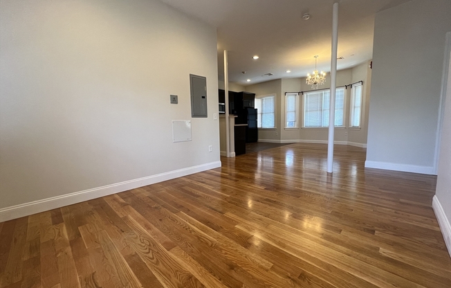 77 83 NEWBURY AVE