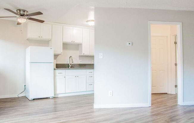 2 beds, 1 bath, 950 sqft, $1,575, Unit 29
