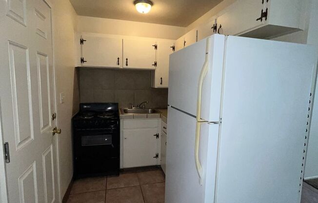 2 beds, 1 bath, $1,050, Unit 311-3