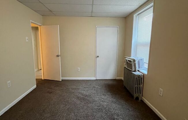 3 beds, 1 bath, $1,800, Unit 2