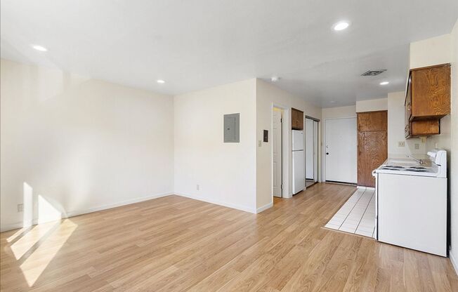 145 17th St #303 - Studio | 1 Bath