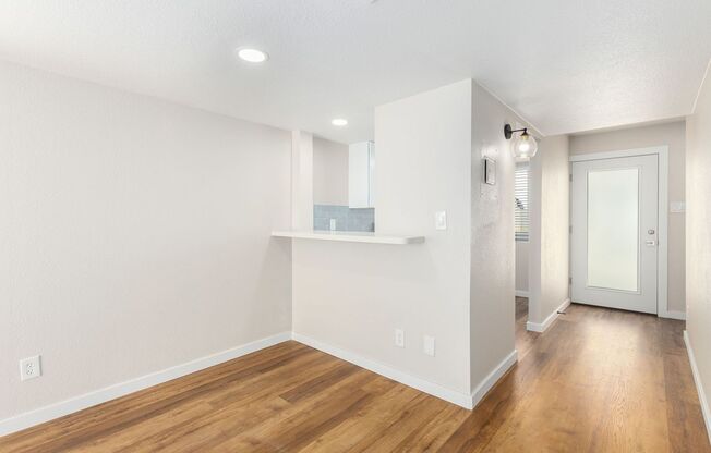 2 beds, 1 bath, 875 sqft, $1,799, Unit 07 T