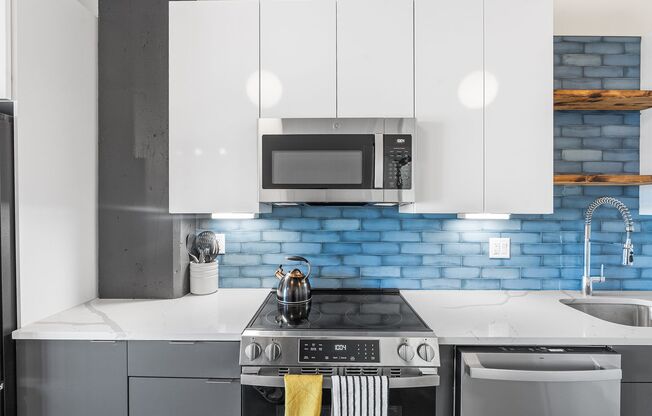Studio, 1 bath, 398 sqft, $1,350, Unit 504