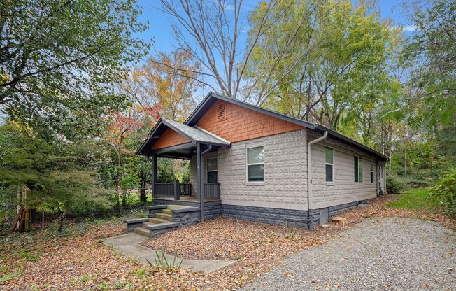 Beautifully Renovated Cottage - Great North Location