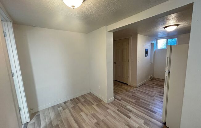 2 beds, 1 bath, $1,250, Unit Bottom Unit