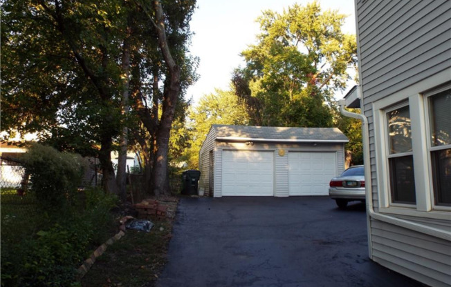 11 OAKWOOD AVE