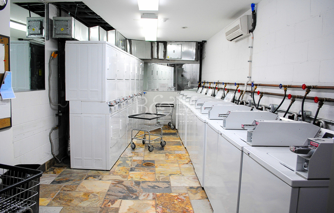2 beds, 1 bath, $4,300, Unit 5B